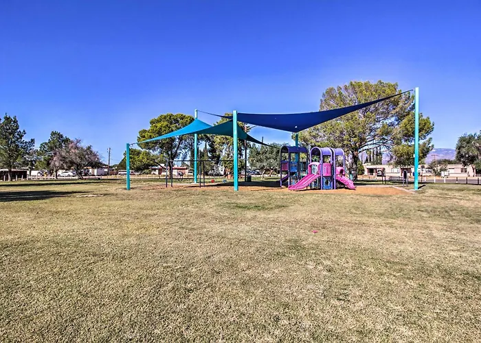Groups Welcome! 2-home Escape W/ Fire Pit Holiday home