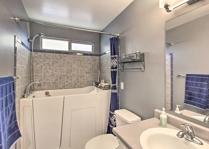Groups Welcome! 2-home Escape W/ Fire Pit Holiday home