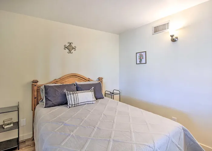 Groups Welcome! 2-home Escape W/ Fire Pit Holiday home