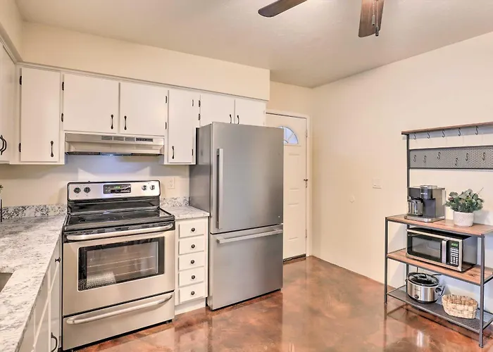 Groups Welcome! 2-home Escape W/ Fire Pit Holiday home *
