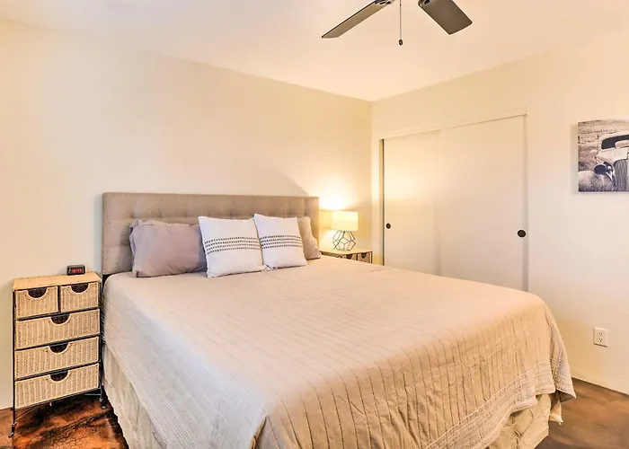 Groups Welcome! 2-home Escape W/ Fire Pit Holiday home